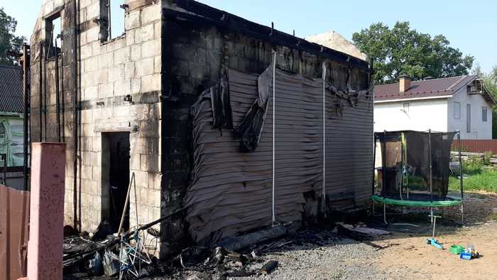 Неизвестный поджёг несколько домов в деревне Ямищево
