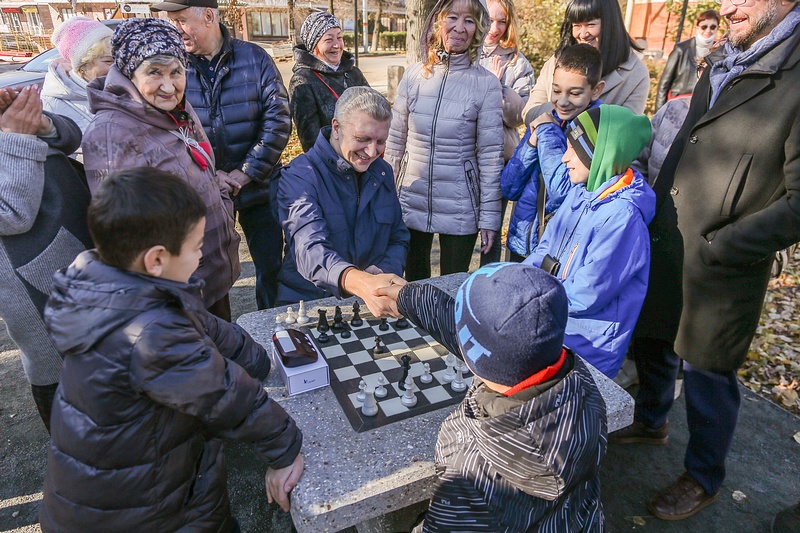 Андрей Иванов за шахматным столом, Два новых сквера открыли в Звенигороде