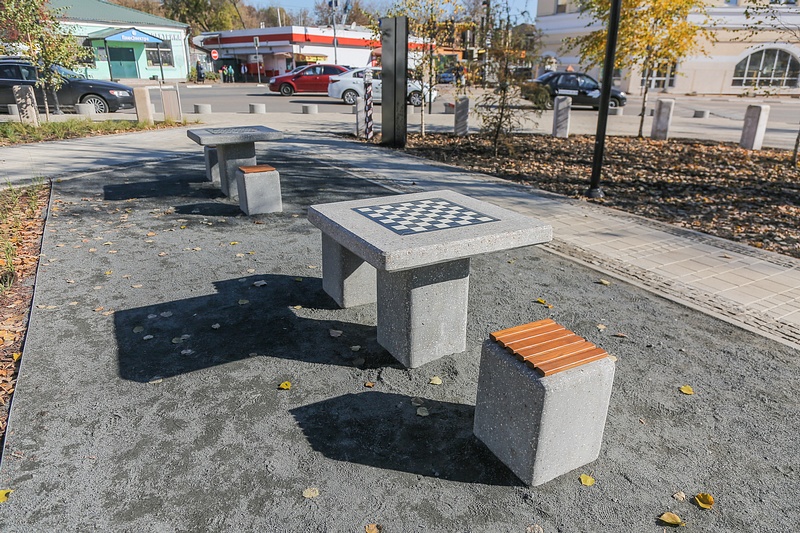 Уличные шахматные столы в сквере Саввы Сторожевского, Два новых сквера открыли в Звенигороде