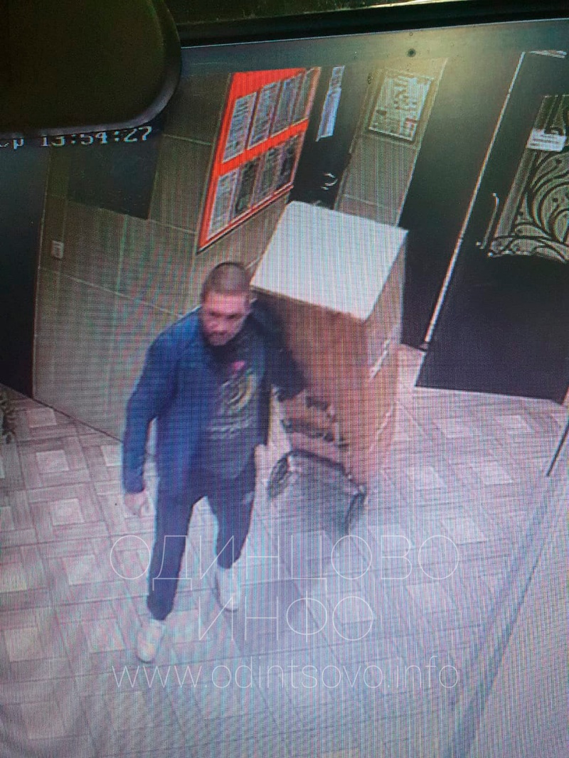По записям камер видеонаблюдения подъезда удалось установить, что квартирант спустил ящик с женщиной из квартиры в 14:00 29 сентября, Расчленённый труп нашли в подъезде и «ГАЗели» возле дома в Одинцово