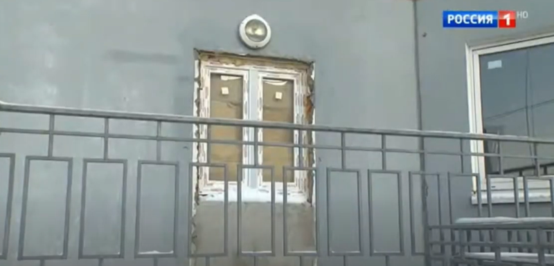 Собственник нежилого помещения в одинцовской многоэтажке превратил дверь в окно, Январь