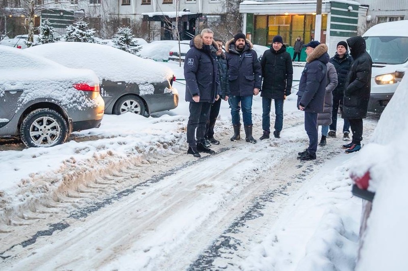 Андрей Иванов с заместителями и представителями подрядчиков, Иванов посетил два микрорайона Одинцово и остался недоволен уборкой снега