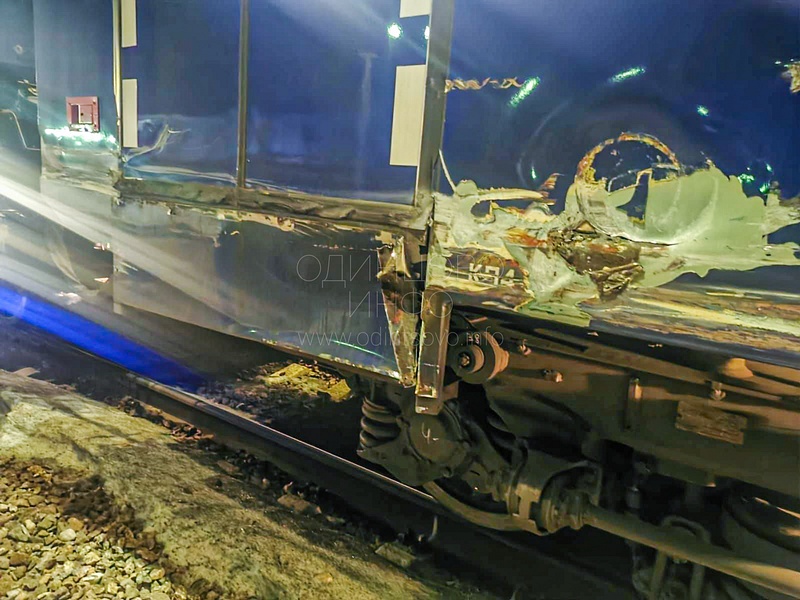Повреждения получили сразу несколько вагонов «Рэкс-экспресс», В Одинцово электричка протаранила тепловоз