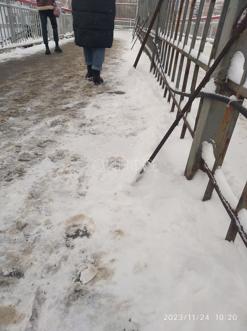 Выпирающие «прутья», На станции МЦД «Одинцово» провели внеплановую проверку пешеходного моста с участием следователя