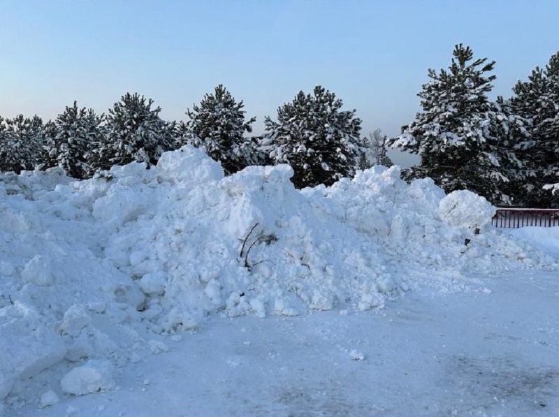 Незаконную снегосвалку обнаружили возле коттеджного посёлка вблизи деревни Семёнково, Декабрь