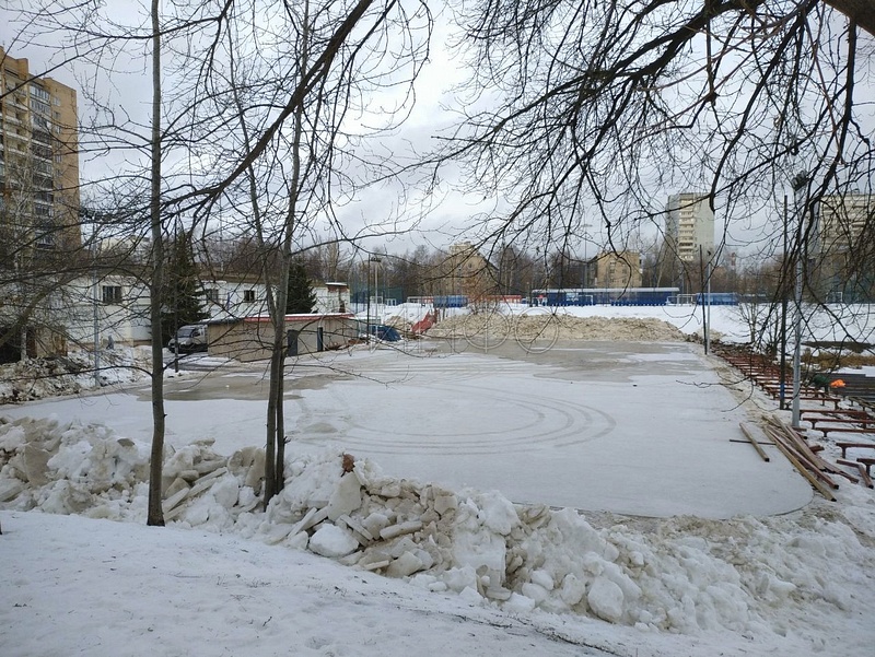 Так выглядит будущая хоккейная коробка, Сроки сорваны: благоустройство территории у пруда в 8-м микрорайоне Одинцово затягивается