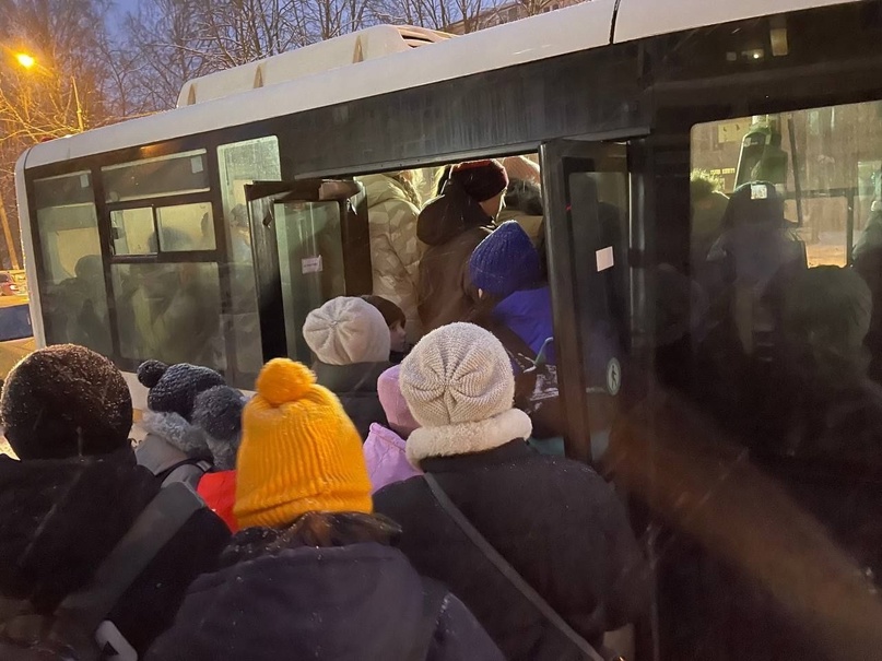 Переполненный автобус в Звенигороде, Январь