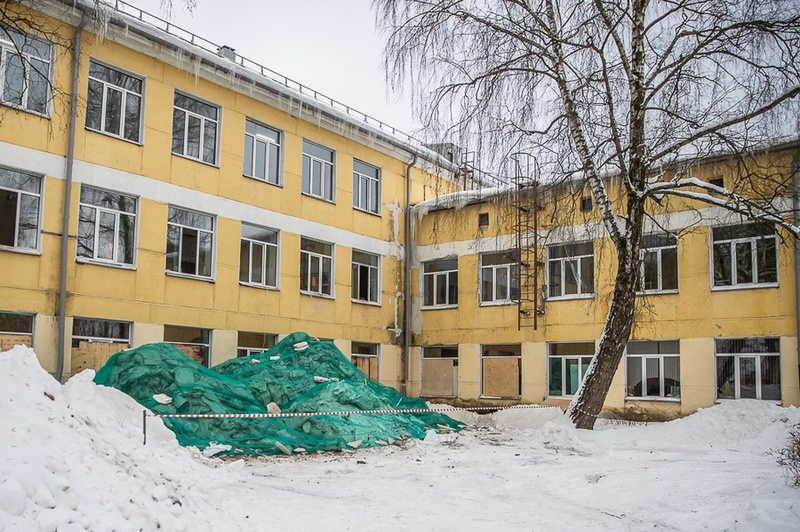 Здание школы № 2, В Звенигороде закрыли школу на ремонт. Детей перевели в другую школу, которая уже была переполнена