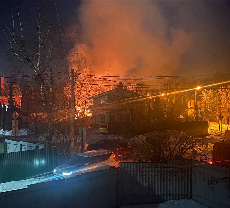 Мощный пожар произошёл в частном доме в Баковке