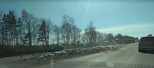 Мусоровоз перевернулся на Минском шоссе, Апрель