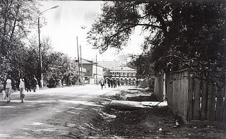 Одинцовский вокзал.1988г. Слева за кустами должен быть магазин «Гудок».