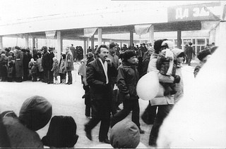 1987 год. Демонстрация 7 ноября на ул. Маршала Неделина, здание узла связи улица Парковая 32