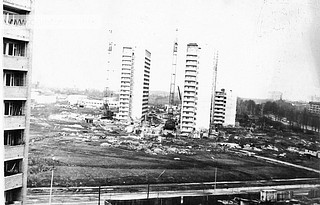 Апрель 1986г. Рождение ул. Крылова мкр № 5, там где будет Макдоналдс, слева Чикина д.3